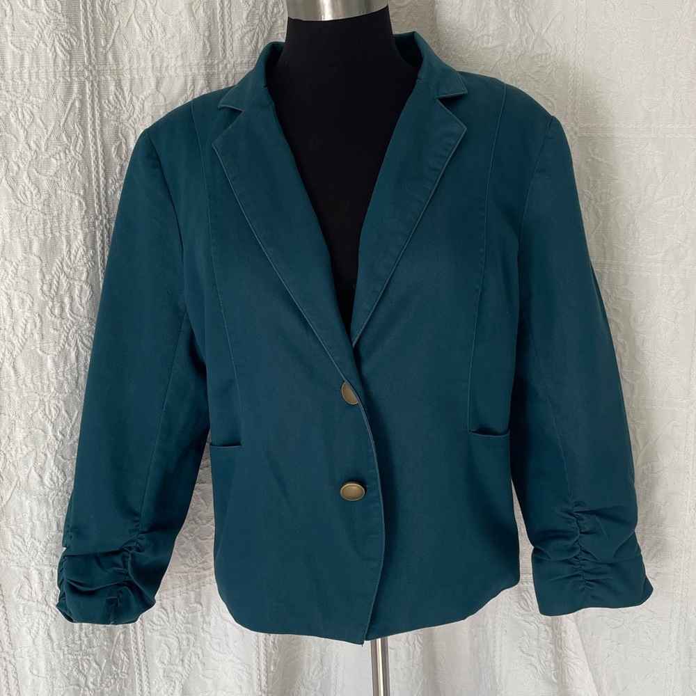 Dressbarn Teal Jacket, two button closure, fully lined, gathered sleeves size L